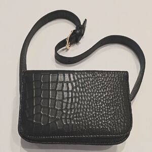 Black Crocodile-Embossed Women's Fanny Pack